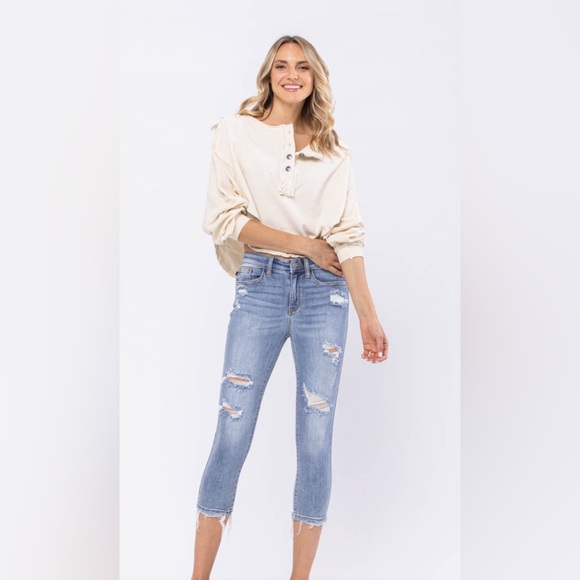 NWT Judy Blue Mid Rise Destroyed Skinny Capri - Picture 2 of 7